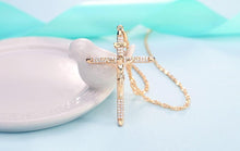 Charger l'image dans la galerie, Collier croix Jésus plaquée or 18 carats avec strass - le comptoir des croix