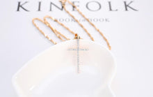 Charger l'image dans la galerie, Collier fine croix strass femme - le comptoir des croix