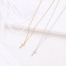Charger l'image dans la galerie, Collier pendentif croix catholique creuse - le comptoir des croix