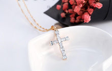 Charger l'image dans la galerie, Collier croix or 18 carats femme - le comptoir des croix