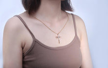 Charger l'image dans la galerie, Collier croix nœud papillon - le comptoir des croix