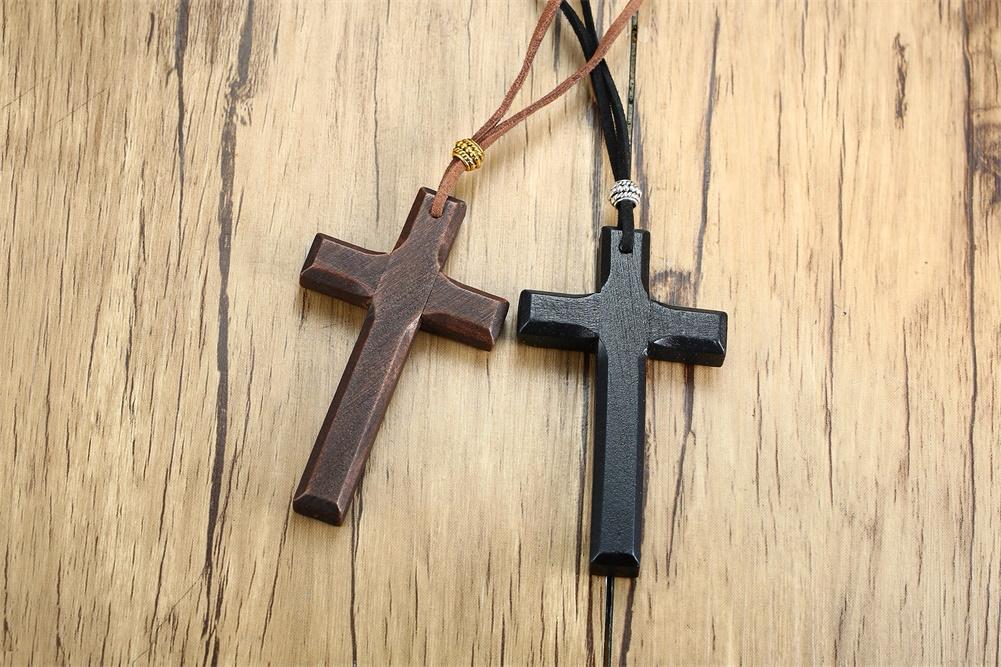 Collier Pendentif Croix De Moine Imposante En Résine - Bijou Vintage Religieux - Occasion Bon État