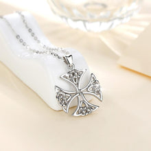 Charger l'image dans la galerie, collier pendentif croix de malte celtique - le comptoir des croix