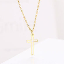 Charger l'image dans la galerie, Collier pendentif croix catholique creuse - le comptoir des croix