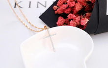 Charger l'image dans la galerie, Collier fine croix strass femme - le comptoir des croix