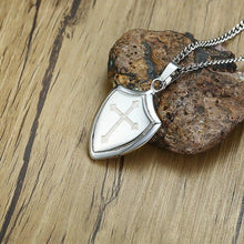 Charger l'image dans la galerie, Collier bouclier croisades templiers - le comptoir des croix