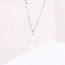 Charger l'image dans la galerie, Collier pendentif croix catholique creuse - le comptoir des croix