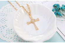 Charger l'image dans la galerie, collier croix avec coeur - le comptoir des croix
