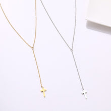 Charger l'image dans la galerie, collier ras de cou croix pendante - le comptoir des croix